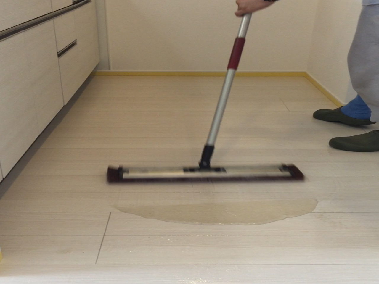 ワックスの剥離作業
