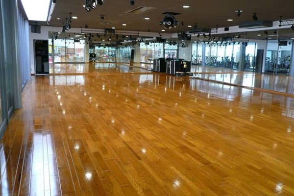 実績 スポーツクラブ ダンスフロア